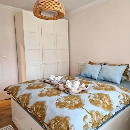 Apartment Sunny Near Mall